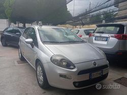 Grigio Usata 2013 Fiat Punto Lounge Tre volumi | 4800 € (Ottimo prezzo)