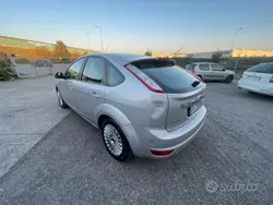 Usata 2009 Ford Focus Tre volumi | 3100 € (Buon prezzo)