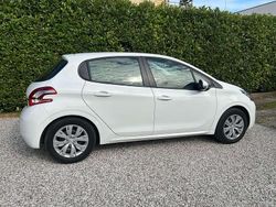 Bianco Usata 2012 Peugeot 208 Active Due volumi | 8500 € (Molto cara)