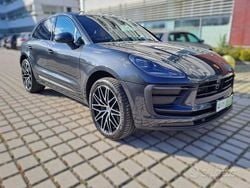 Grigio scuro Usata 2022 Porsche Macan SUV | 59.500 € (Cara)