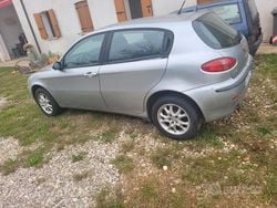 Grigio Usata 2002 Alfa Romeo 147 Due volumi | 750 € (Ottimo prezzo)