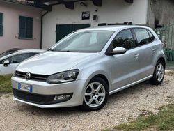 Argento Usata 2009 VW Polo Comfortline Tre volumi | 5290 € (Buon prezzo)