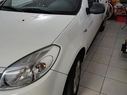 Bianco Usata 2011 Dacia Sandero Due volumi | 4300 € (Buon prezzo)