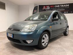 Verde Usata 2004 Ford Fiesta Tre volumi | 1790 € (Buon prezzo)