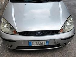 Grigio Usata 2002 Ford Focus Tre volumi | 1000 € (Ottimo prezzo)