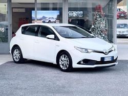 Bianco Usata 2016 Toyota Auris Hybrid Tre volumi | 8800 € (Buon prezzo)