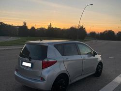 Grigio Usata 2011 Toyota Verso-S Monovolume | 5250 € (Molto cara)