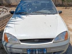 Bianco Usata 2000 Ford Fiesta | 400 €