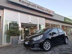 Nero Usata 2016 Kia Rio Tre volumi | 7650 € (Buon prezzo)