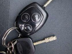 Usata 2002 Ford Focus Zetec Tre volumi | 1990 € (Molto cara)