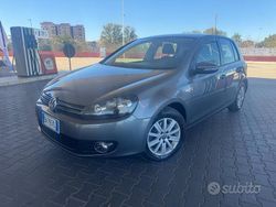 Grigio Usata 2012 VW Golf VII Highline Tre volumi | 5950 € (Buon prezzo)