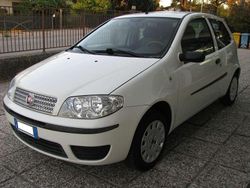 Bianco Usata 2009 Fiat Punto Active Tre volumi | 3500 € (Molto cara)