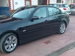 Nero Usata 2005 BMW 320 Tre volumi | 3800 € (Cara)