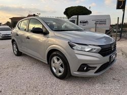Grigio Usata 2021 Dacia Sandero Essentiel Due volumi | 9990 € (Ottimo prezzo)