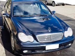 Blu Usata 2001 Mercedes C180 Tre volumi | 4500 € (Molto cara)