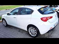 Bianco Usata 2015 Alfa Romeo Giulietta Distinctive Tre volumi | 7500 € (Ottimo prezzo)