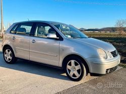 Grigio Usata 2002 VW Polo Highline Tre volumi | 1250 € (Buon prezzo)