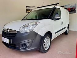 Bianco Usata 2015 Opel Combo Club Monovolume | 10.900 € (Molto cara)