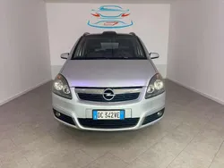 Argento Usata 2006 Opel Zafira Cosmo Monovolume | 1990 € (Buon prezzo)
