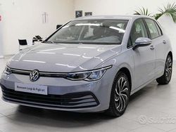 Blu Usata 2023 VW Golf VIII Life Tre volumi | 22.800 € (Buon prezzo)