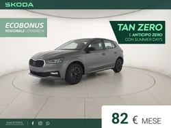 Grigio graphite metallizzato Nuova 2025 Skoda Fabia Tre volumi | 16.400 € (Super prezzo)