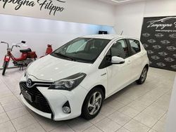 Bianco Usata 2016 Toyota Yaris Hybrid Active Tre volumi | 9990 € (Buon prezzo)