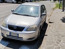 Grigio Usata 2001 Toyota Corolla Tre volumi | 2000 €