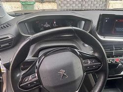 Usata 2021 Peugeot 2008 Allure SUV | 15.200 € (Buon prezzo)