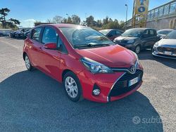 Rosso Usata 2015 Toyota Yaris Active Tre volumi | 8700 € (Ottimo prezzo)