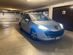 Grigio Usata 2008 Peugeot 207 Tre volumi | 1800 € (Ottimo prezzo)