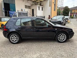Nero Usata 2001 VW Golf IV Highline Tre volumi | 4300 € (Molto cara)