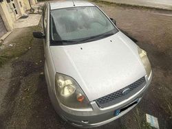 Grigio Usata 2008 Ford Fiesta Tre volumi | 1500 € (Super prezzo)