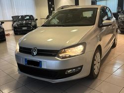 Argento Usata 2012 VW Polo Highline Tre volumi | 4900 € (Buon prezzo)