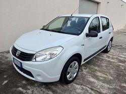 Bianco Usata 2010 Dacia Sandero Tre volumi | 2500 € (Cara)
