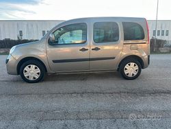 Grigio Usata 2010 Renault Kangoo Tre volumi | 4300 € (Buon prezzo)