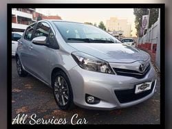 Argento Usata 2014 Toyota Yaris Lounge Tre volumi | 8200 € (Buon prezzo)