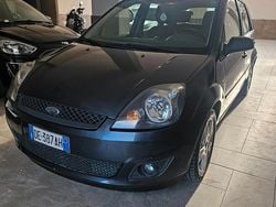 Grigio Usata 2007 Ford Fiesta Tre volumi | 1700 € (Ottimo prezzo)