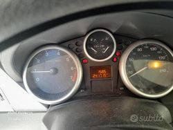 Bianco Usata 2011 Peugeot 207 Coupé | 2500 € (Molto cara)