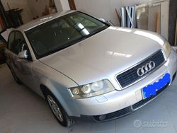 Grigio Usata 2004 Audi A4 Tre volumi | 1500 € (Buon prezzo)
