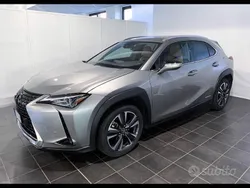 Grigio Usata 2019 Lexus UX 250h SUV | 22.700 € (Buon prezzo)