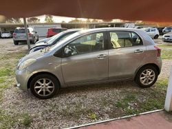 Grigio Usata 2007 Toyota Yaris Due volumi | 1500 € (Buon prezzo)