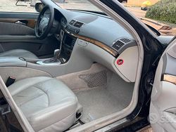 Nero Usata 2005 Mercedes 280 Tre volumi | 2599 €