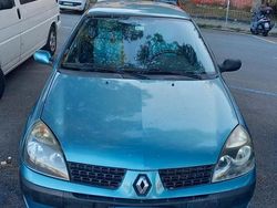 Usata 2002 Renault Clio II Due volumi | 2500 €