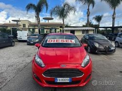 Rosso Usata 2014 Ford Fiesta Tre volumi | 3800 € (Buon prezzo)