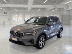 Grigio Usata 2023 Volvo XC40 Core SUV | 29.800 € (Buon prezzo)