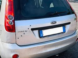 Grigio Usata 2006 Ford Fiesta Due volumi | 2600 € (Buon prezzo)