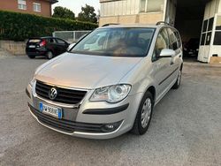 Argento Usata 2009 VW Touran Monovolume | 4500 € (Buon prezzo)