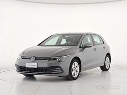 Usata 2023 VW Golf VIII Life Tre volumi | 28.200 € (Buon prezzo)
