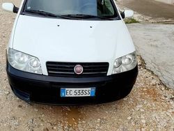 Bianco Usata 2010 Fiat Punto Due volumi | 2350 € (Buon prezzo)