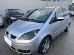 Grigio(met.) Usata 2009 Mitsubishi Colt Inform Tre volumi | 2000 €